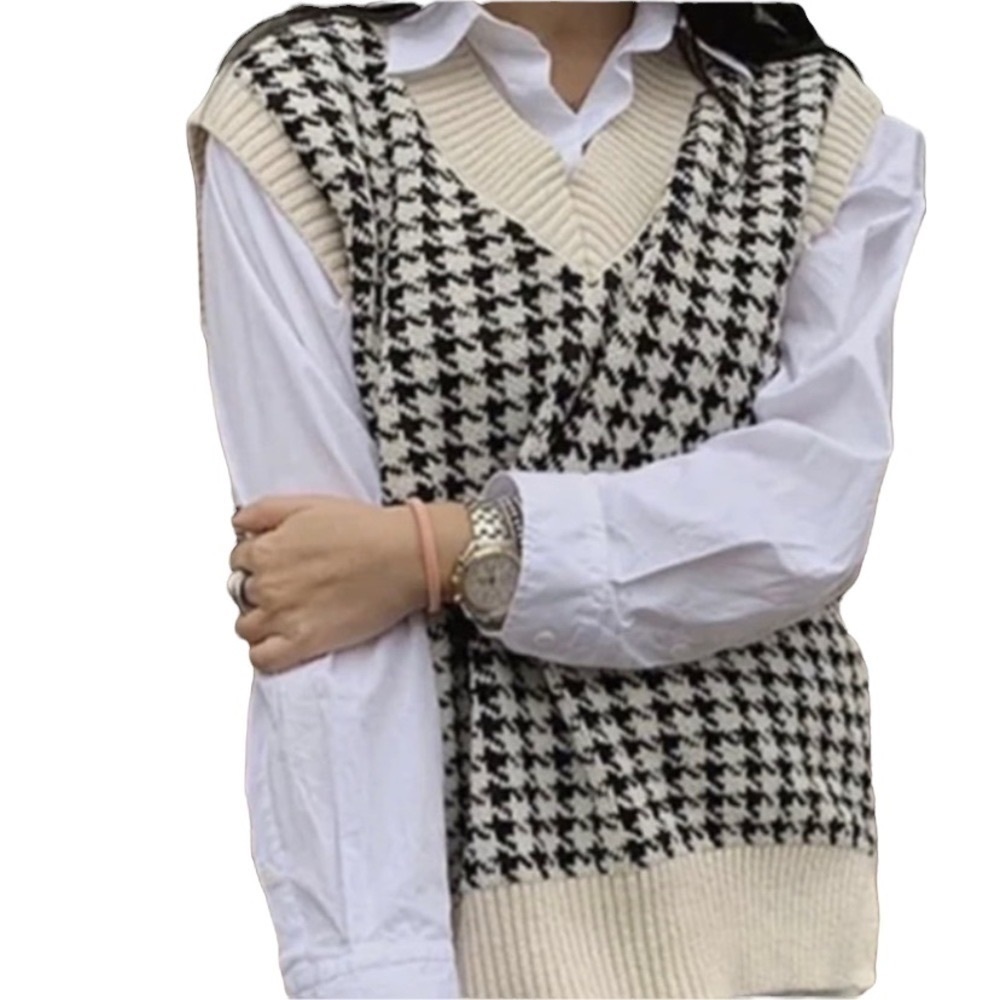Houndstooth V-Neck Sweater, NWT